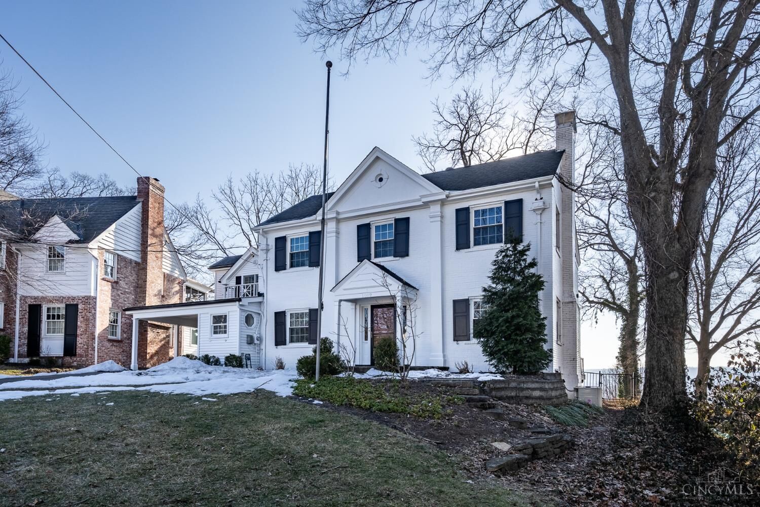 Property Photo:  1002 Richwood Circle  OH 45208 