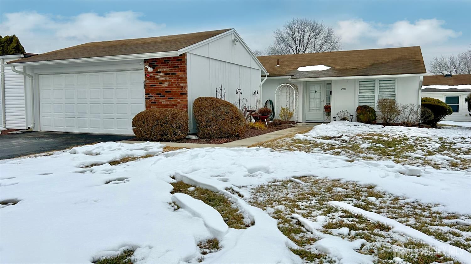 Property Photo:  28-B Larch Plaza  NJ 08831 