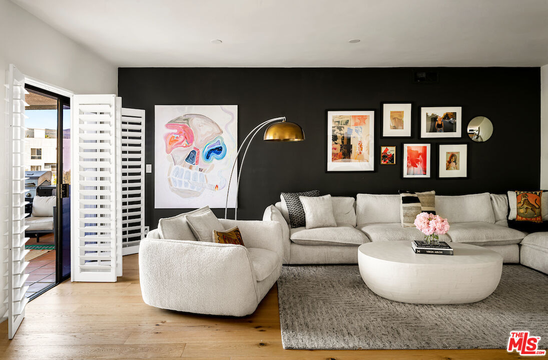 Property Photo:  651 Wilcox Ave  CA 90004 