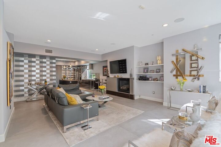 Property Photo:  1250 N Harper Ave  CA 90046 