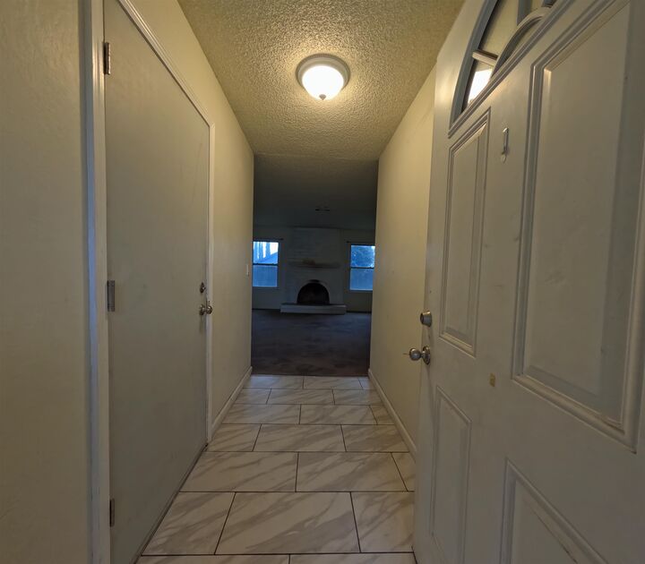 Property Photo:  2121 Apricot Ct  CA 94565 