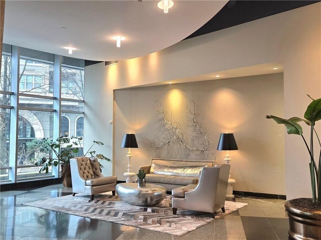 Property Photo: 3338 Peachtree Road NE 601 GA 30326