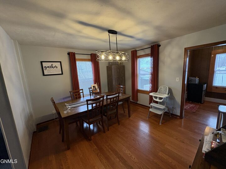 Property Photo: 305 1st Avenue N ND 58436