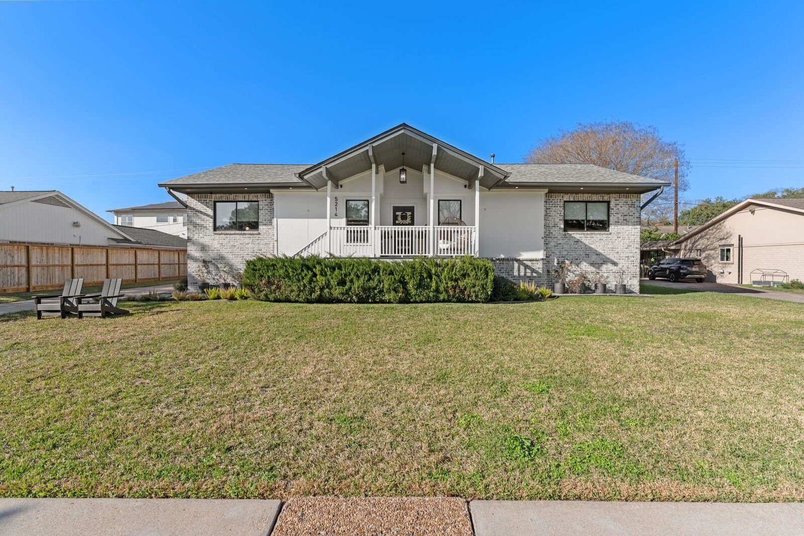 Property Photo:  5214 Loch Lomond Drive  TX 77096 