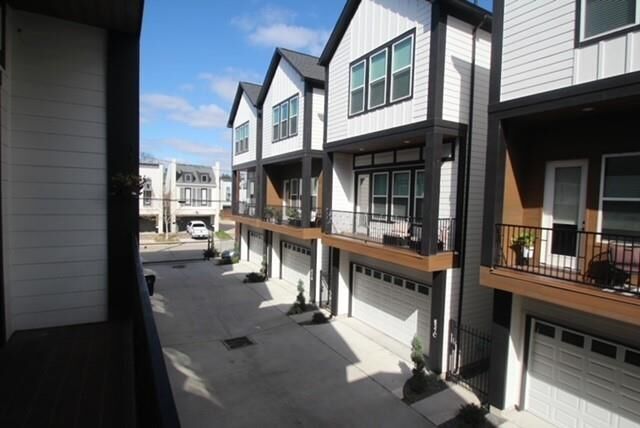 Property Photo:  861 Fisher Street E  TX 77018 