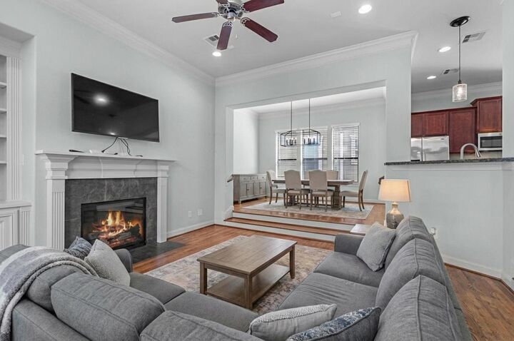 Property Photo:  5617 Kiam Street A  TX 77007 