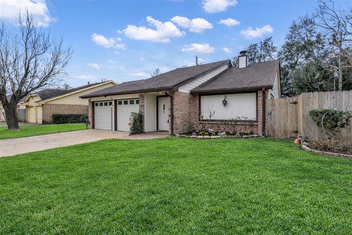 Property Photo:  1806 Meadowlocke Lane  TX 77478 