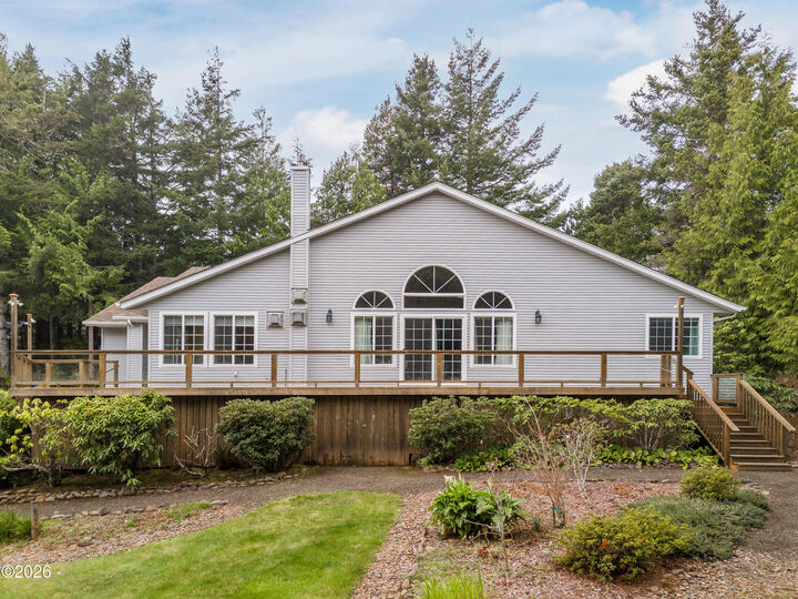 Property Photo: 590 NW Terrace Street OR 97394