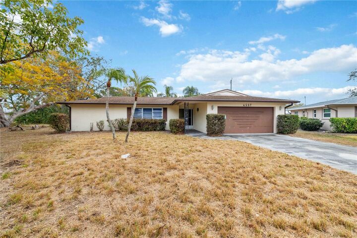 Property Photo:  6557 Bowline Drive  FL 34231 