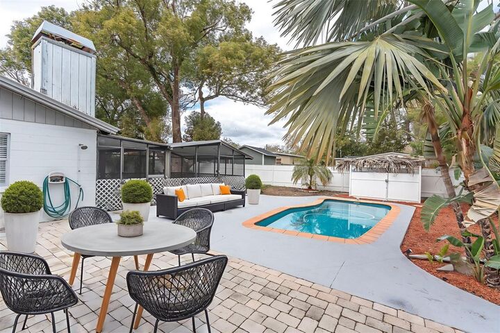 Property Photo:  1712 N Club Court  FL 33612 