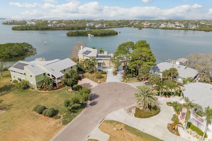 Property Photo:  600 Soundview Drive  FL 34683 