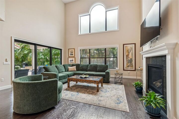 Property Photo:  2906 W Hawthorne Road  FL 33611 
