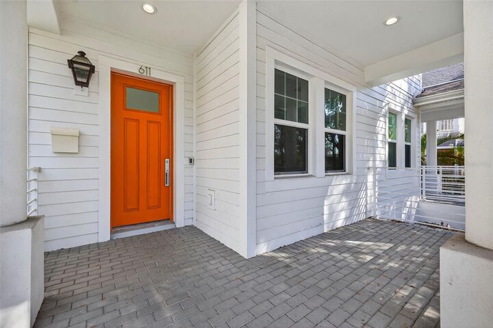 Property Photo:  611 24th Avenue N  FL 33704 