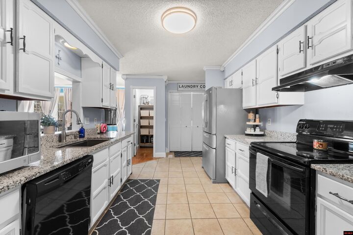 Property Photo: 1401 S Kingswood Way AR 72653
