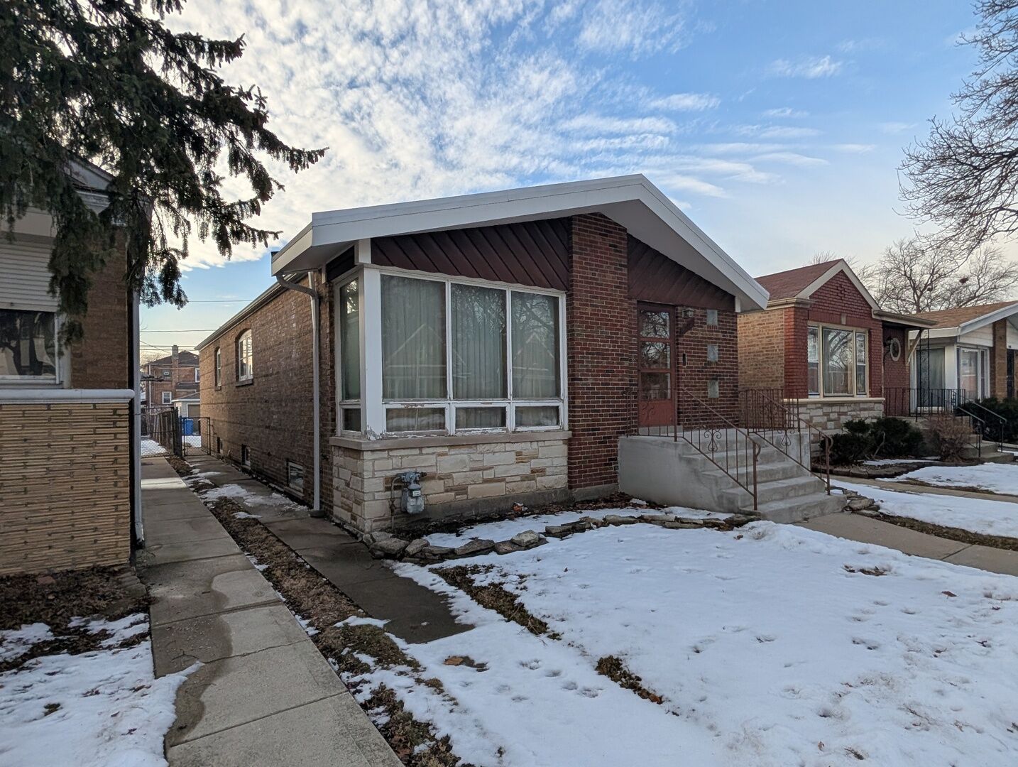 Property Photo:  8212 S Colfax Avenue  IL 60617 