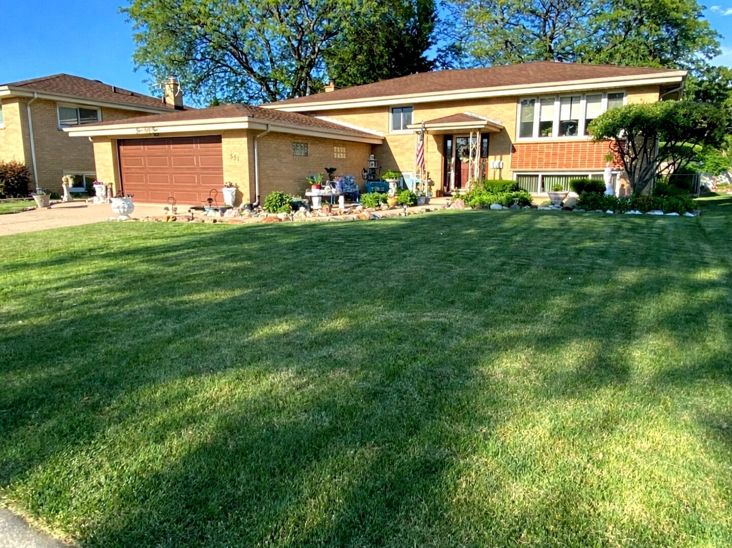 Property Photo: 551 N Plamondon Drive IL 60101