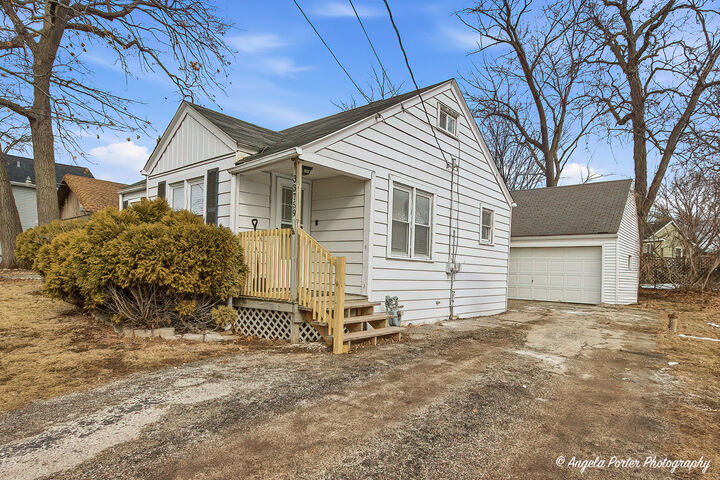 Property Photo: 33759 N Lake Shore Drive IL 60030