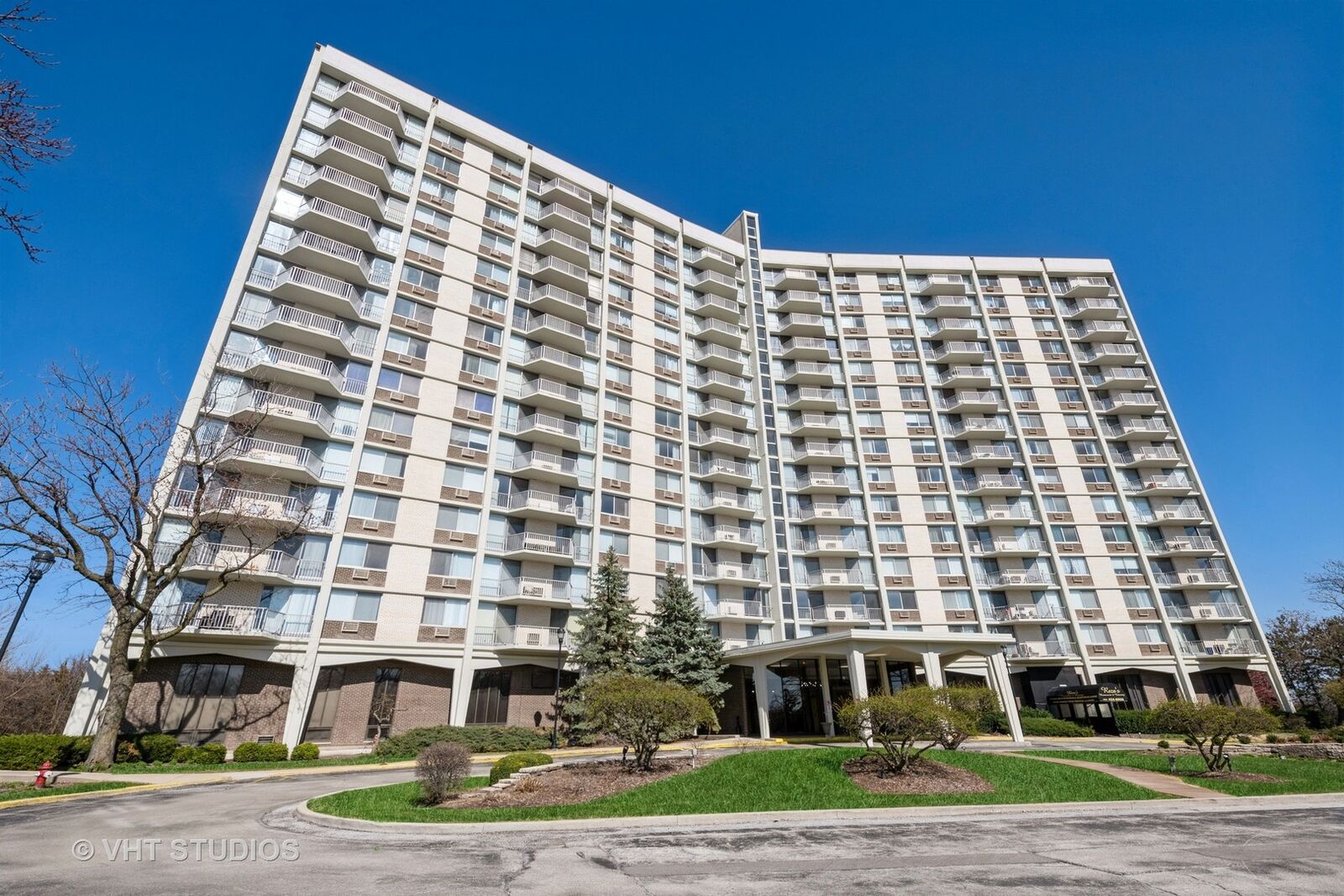 Property Photo:  40 N Tower Road 14A  IL 60523 