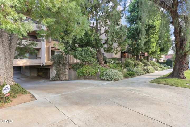 Property Photo:  640 S Lake Avenue 105  CA 91106 