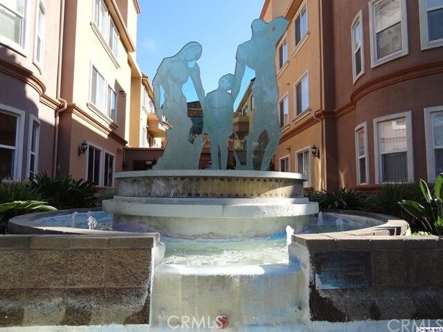 Property Photo:  414 E Valencia Avenue 111  CA 91501 