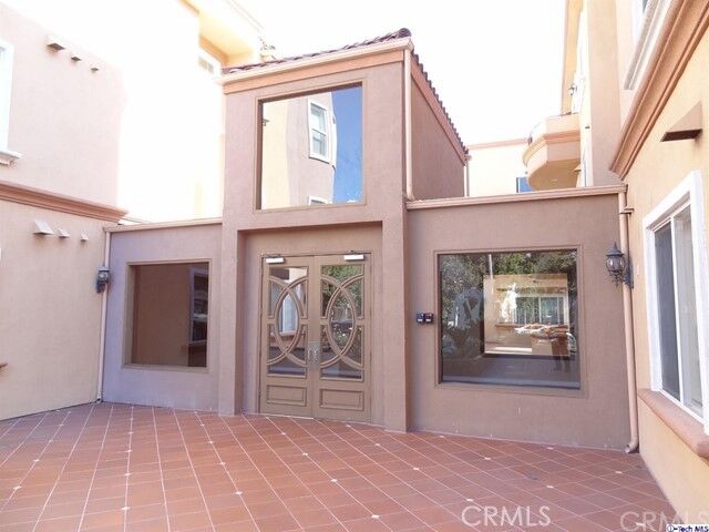 Property Photo: 414 E Valencia Avenue 111 CA 91501