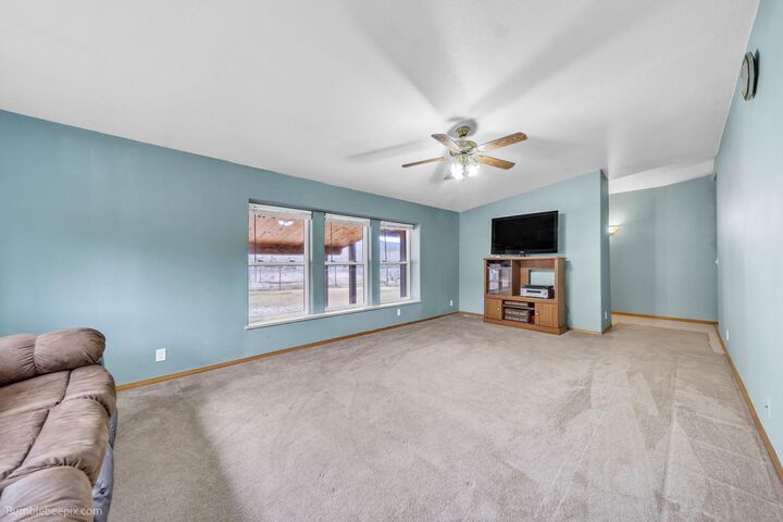 Property Photo: 263 Fourspots Rd WA 99119