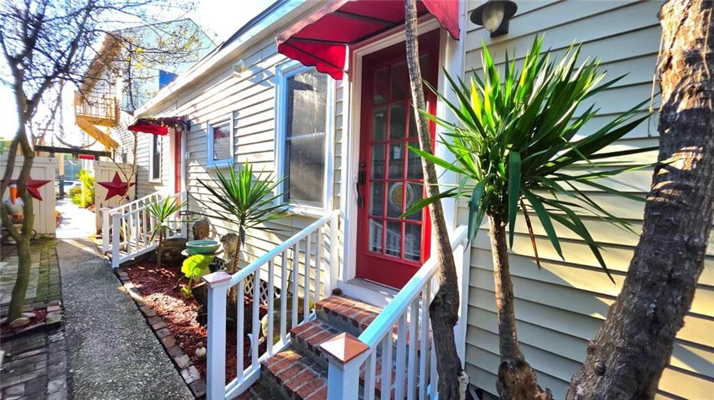 Property Photo:  611 Lyons Street  LA 70115 