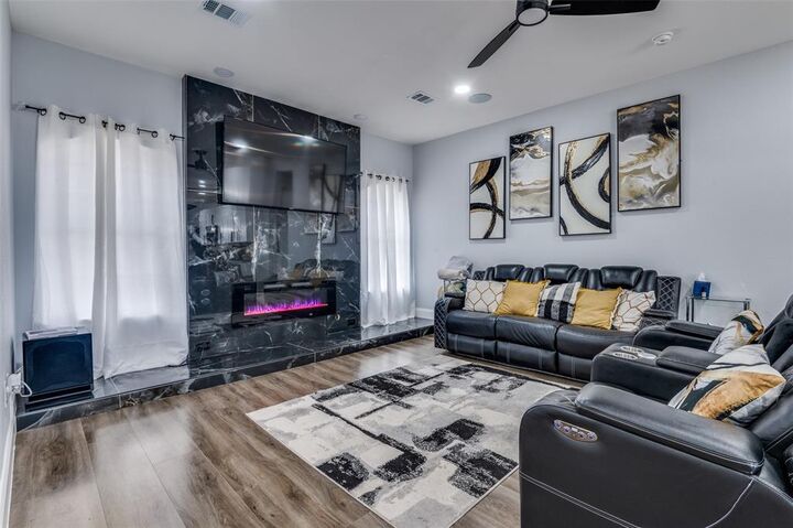 Property Photo:  719 Meadowbrooke Circle  TX 75137 