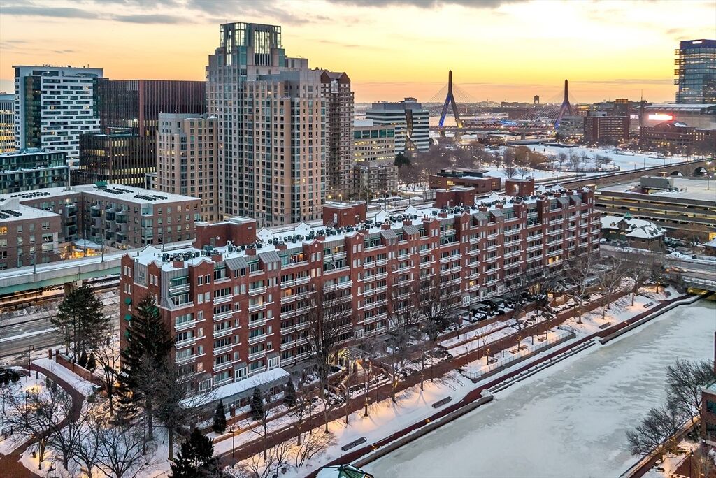 Property Photo:  4 Canal Park Ph 8  MA 02141 