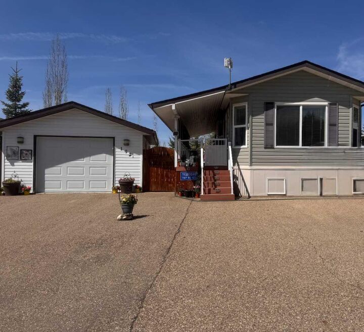 Property Photo: 192A 10046 Township Road 422 AB T0C 2J0