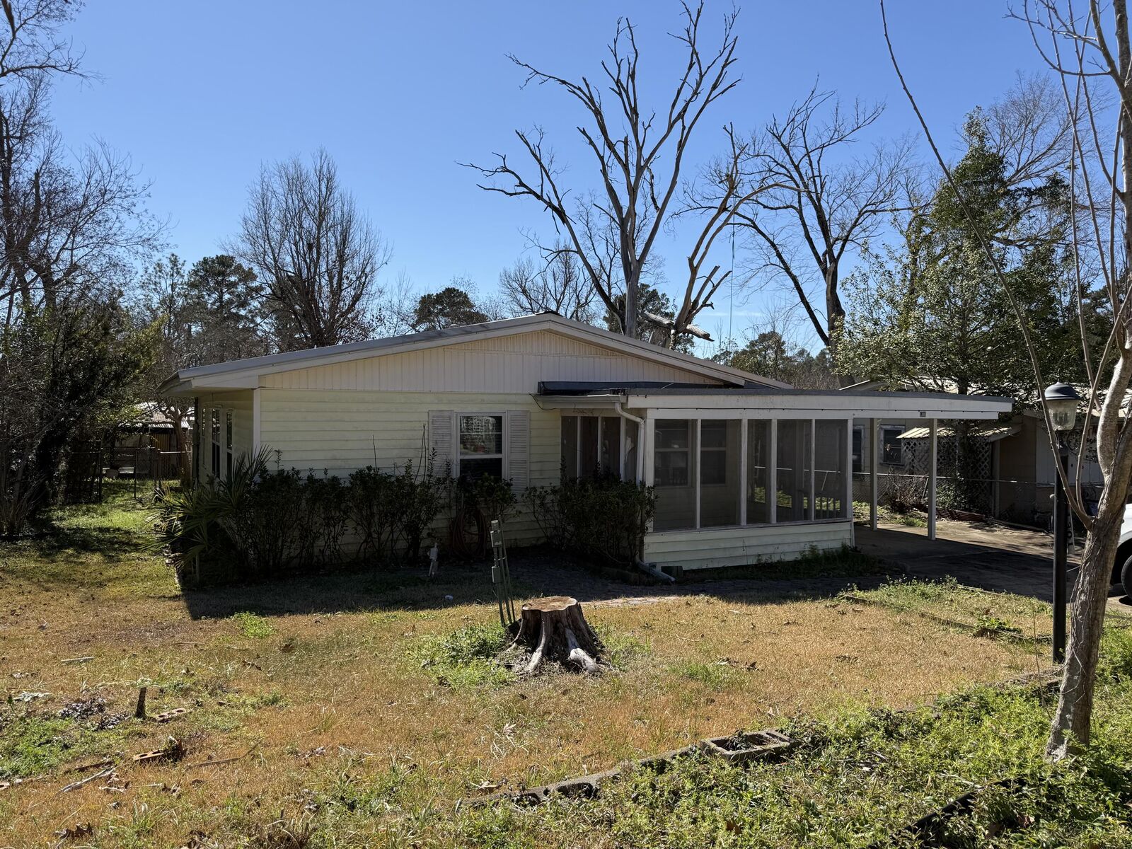 Property Photo: 1301 Oak Dr LA 71446