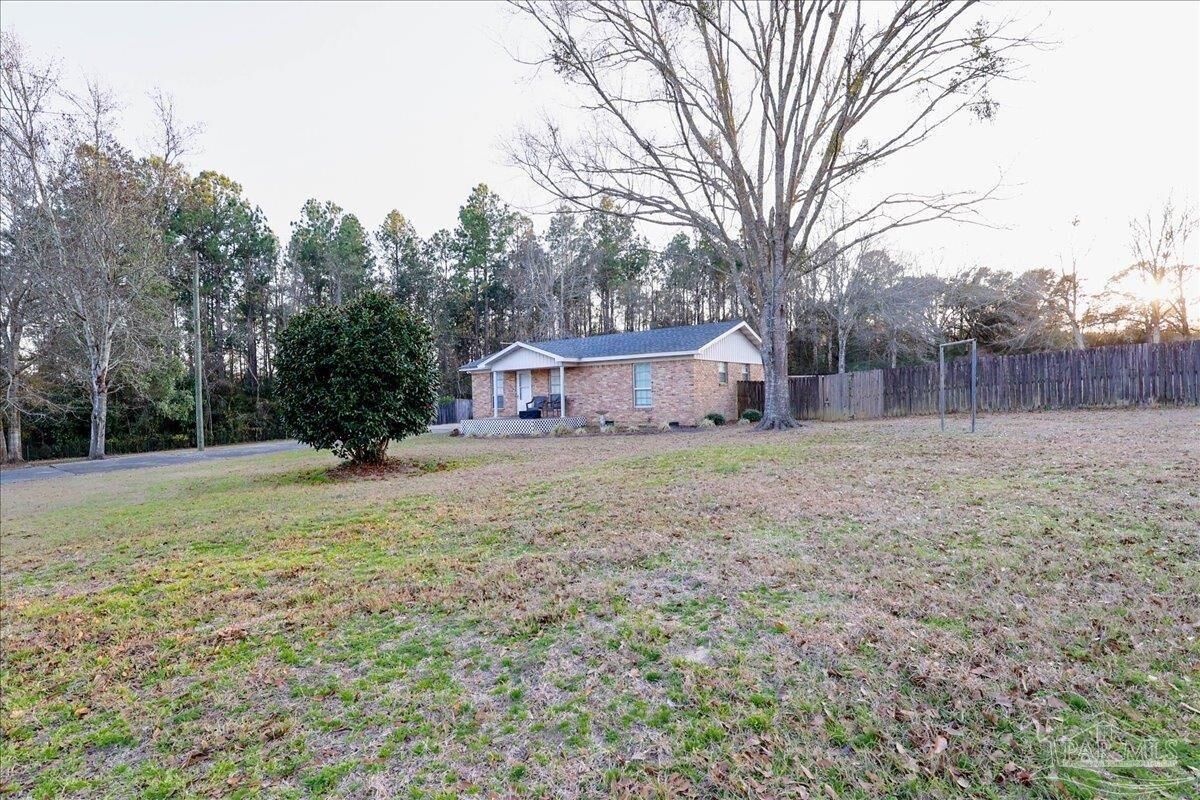 Property Photo:  1551 Sunny Ridge Ln  FL 32533 