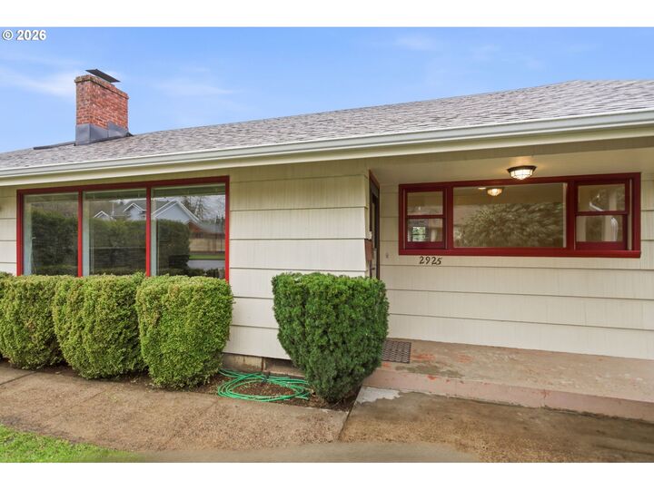 Property Photo: 2925 Charnelton St OR 97405