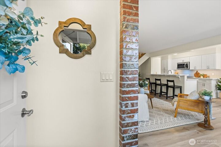 Property Photo:  410  214th Street SW B  WA 98021 