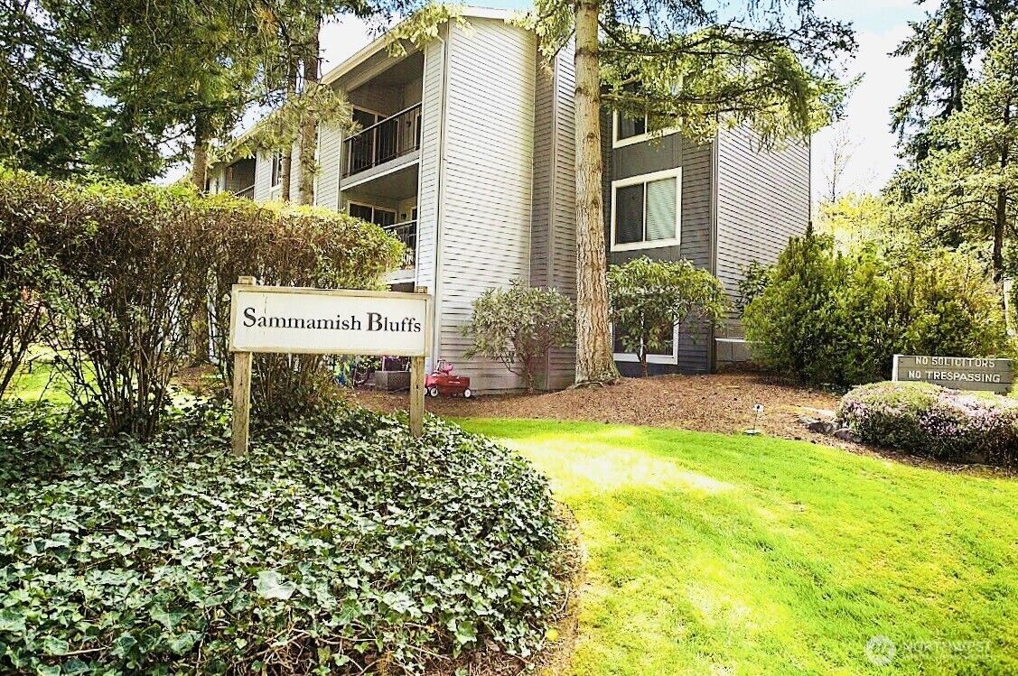 Property Photo:  4717 W Lake Sammamish Pkwy  SE C305  WA 98027 