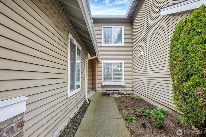 Property Photo:  1236  65th Street SE 102  WA 98092 