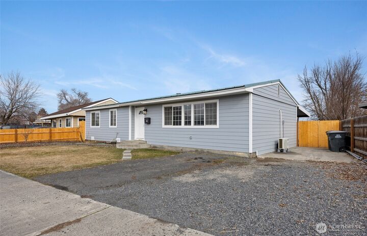 Property Photo: 1457 W Lee Street WA 98837