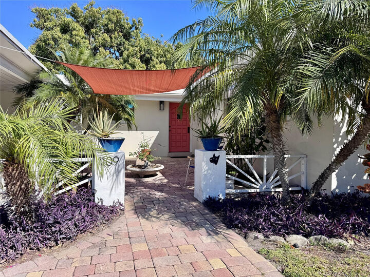 Property Photo:  1109 Avocado Isle  FL 33315 