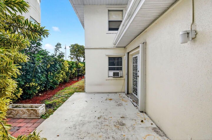 Property Photo:  2620 East Way 7  FL 33404 