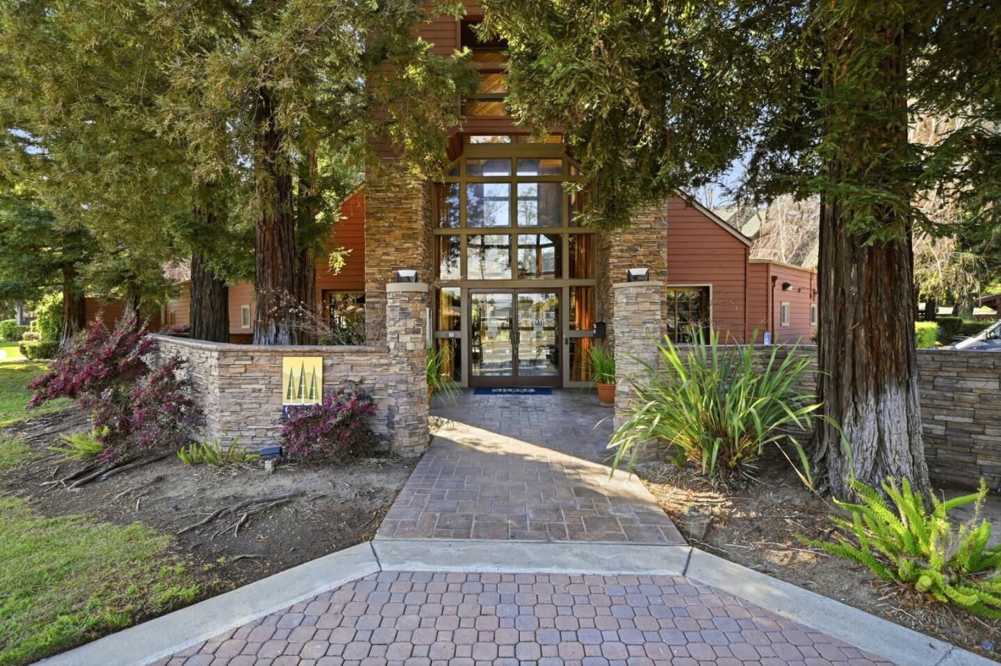 Property Photo: 633 Teatree Court CA 95128