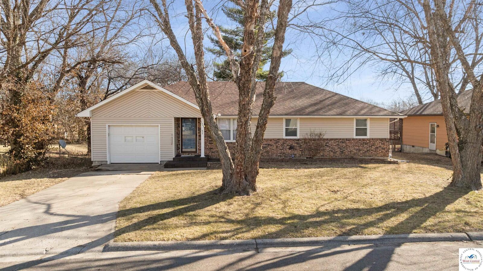 Property Photo: 1305 Madison MO 65301