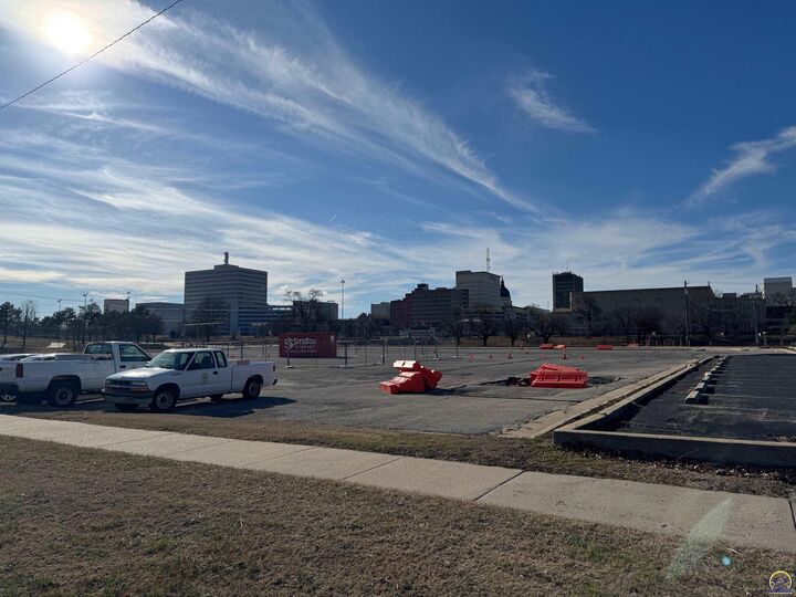 Property Photo:  400 SE 8th Ave  KS 66607 