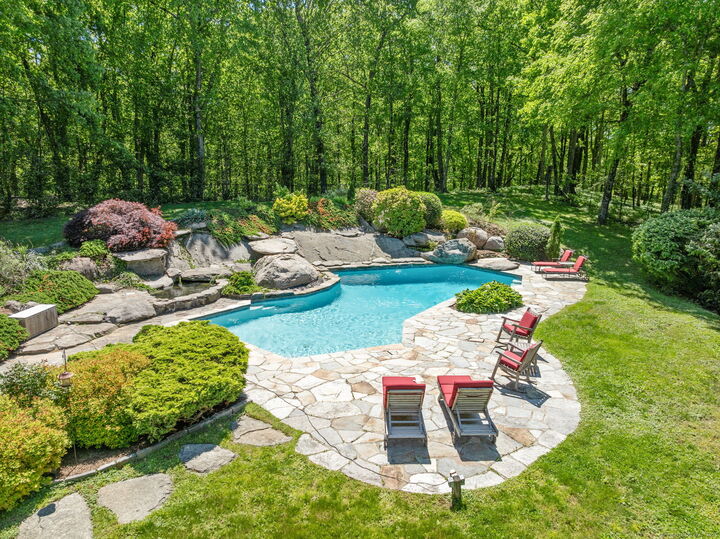 Property Photo:  78 Pin Oak Lane  CT 06897 