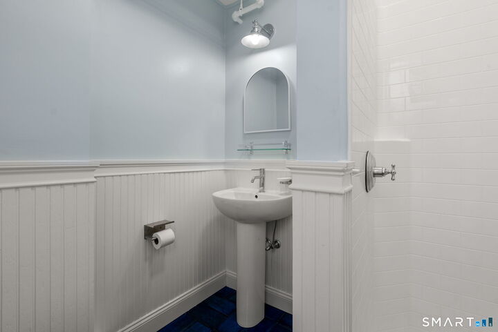 Property Photo:  360 Farmington Avenue 6  CT 06105 