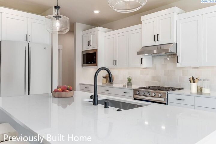 Property Photo: 5709 Rd. 122 WA 99301