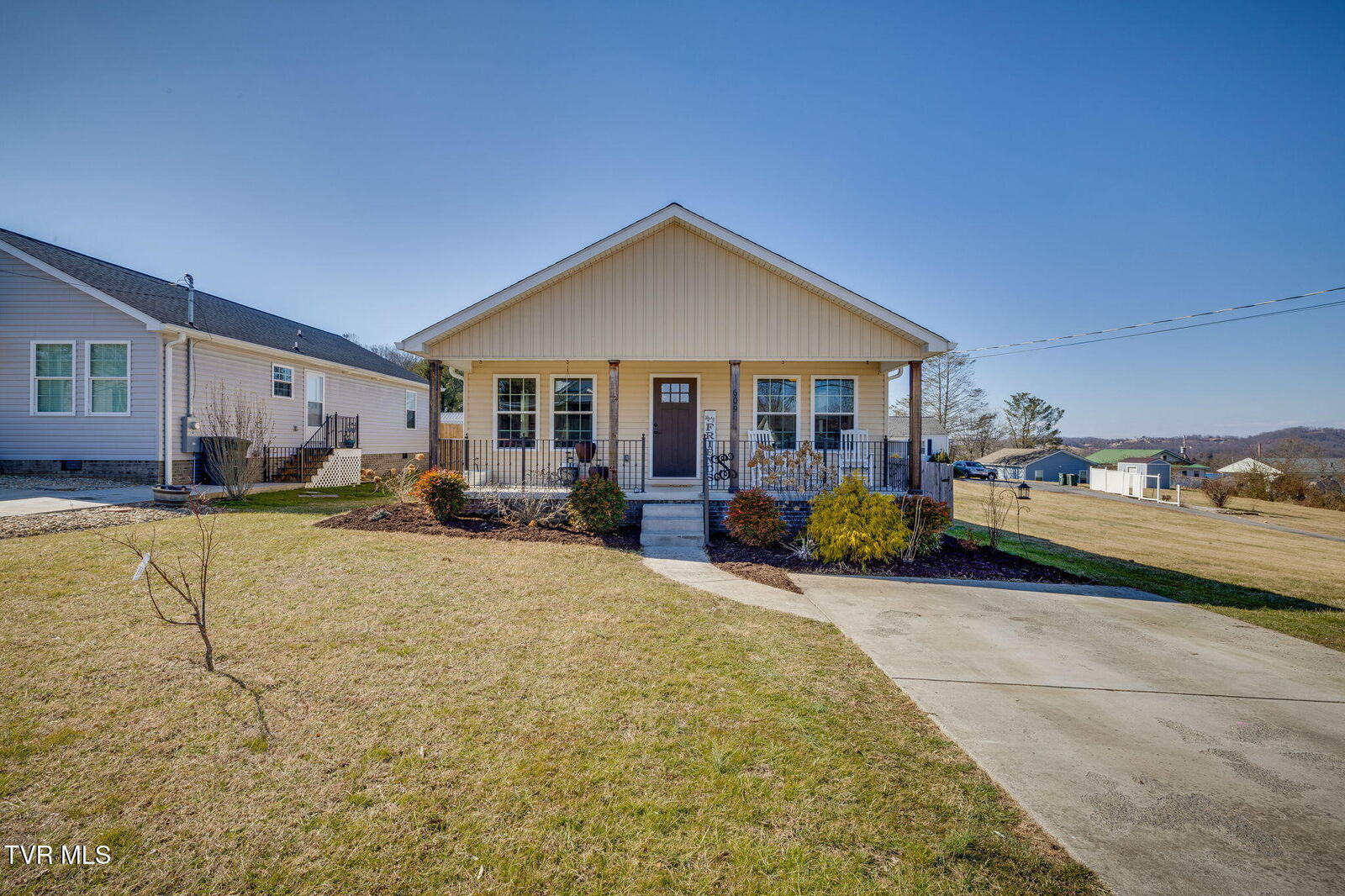 Property Photo: 609 South Watauga Avenue TN 37643