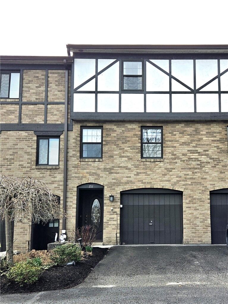 Property Photo: 711 Newton Square PA 15108