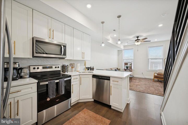 Property Photo:  3958 Mt Vernon Street 2  PA 19104 