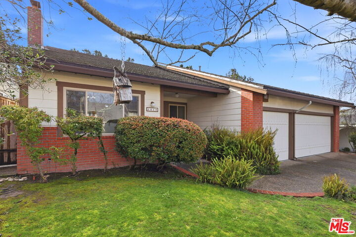 Property Photo:  2026 Fairmont Dr  CA 94402 