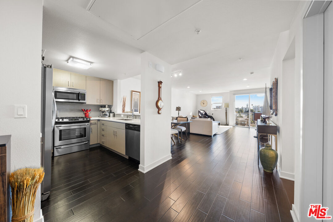Property Photo:  436 S Virgil Ave, Unit Ph7  CA 90020 